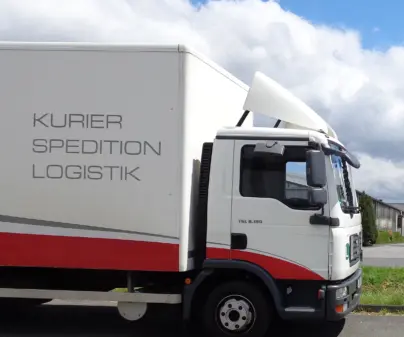 Lkw mit Hebebühne und Hubwagen für Transporte europaweit
Truck with backlift taillift and pallet jack for euronational transports